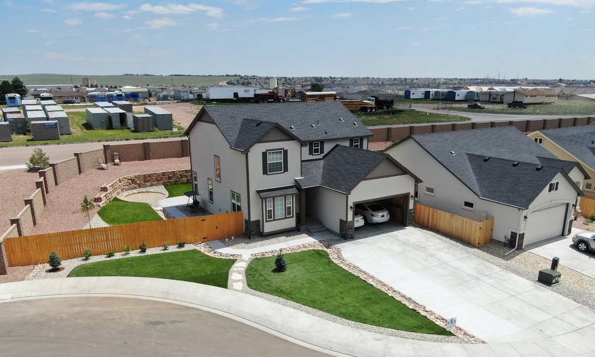 Colorado Springs House | Private Corner Lot Hot Tub & BBQ Cul-de-sac Large Backyard Mountain View