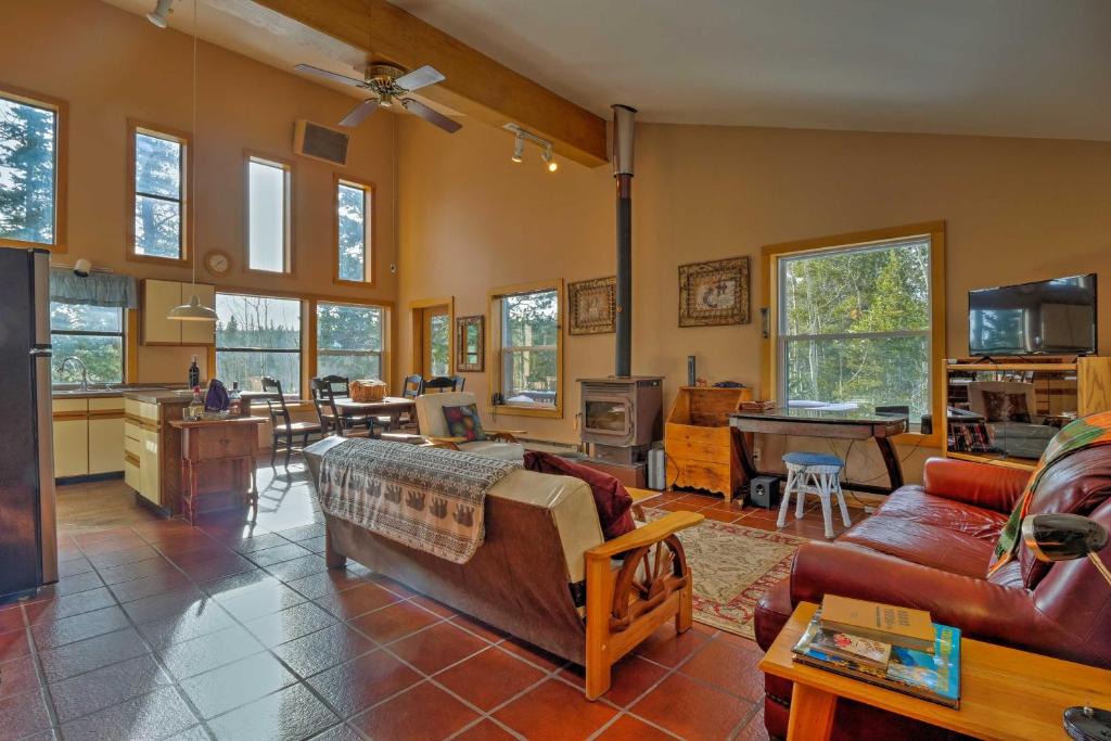 Valley of the Sun House | Private Dog-Friendly Fairplay Cabin with Deck and Yard
