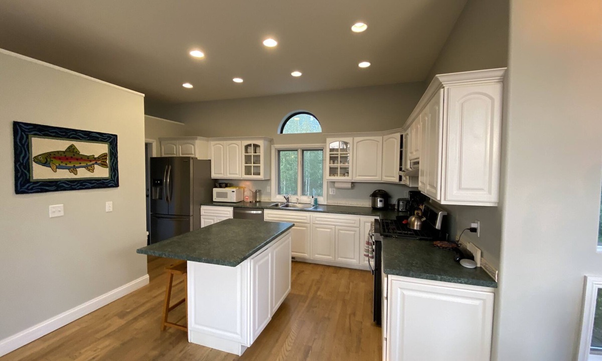 Fraser House | PRIVATE Family Home w Views & Hot Tub on 1+ Acre!