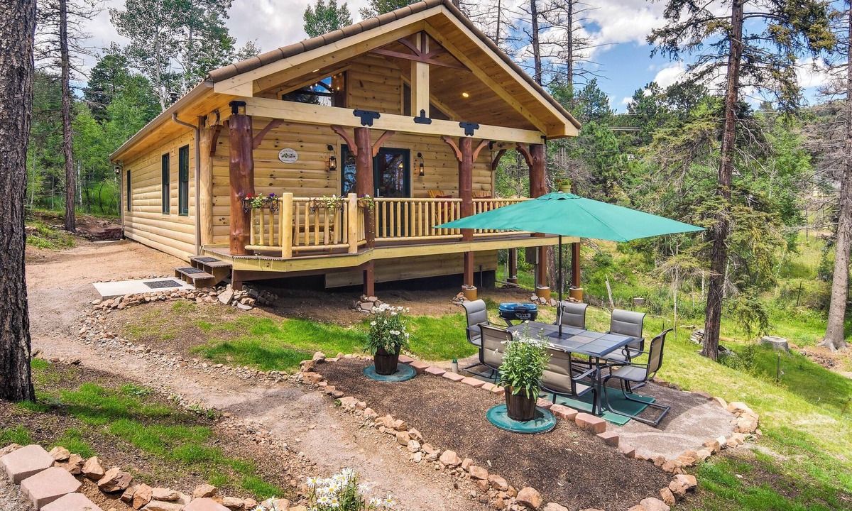 Green Valley Cabin | Private Hot Tub & Pond: Conifer Log Cabin