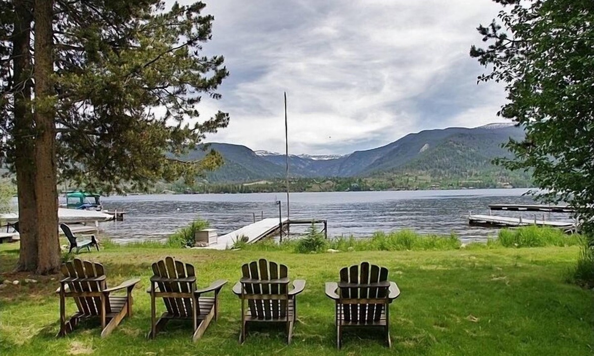 Grand Lake Cabin | Private Hot Tub - Situated Directly on Grand Lake w/Boat Dock