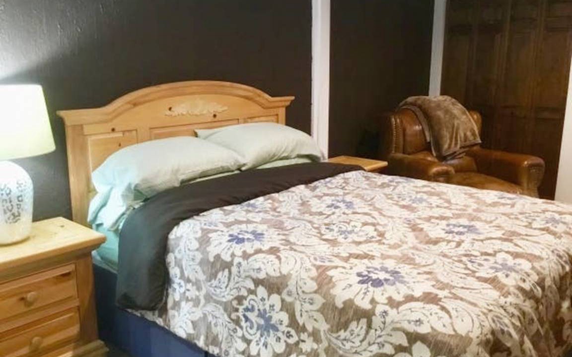 Perry Park Resort | Private room ∙ 4 guests