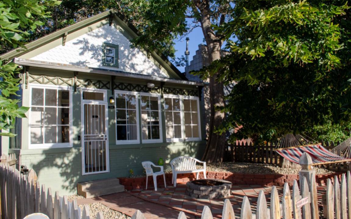 Lincoln Park Resort | Private room ∙ 6 guests