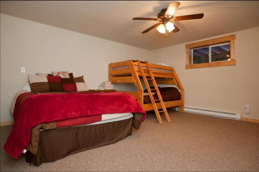 Warrior's Mark House | Private Room in Cozy Townhouse