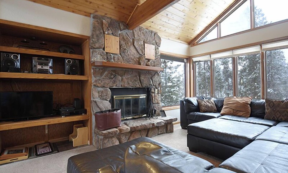 Fraser House | Private vacation home 5 bedroom, pet friendly & clubhouse amenities