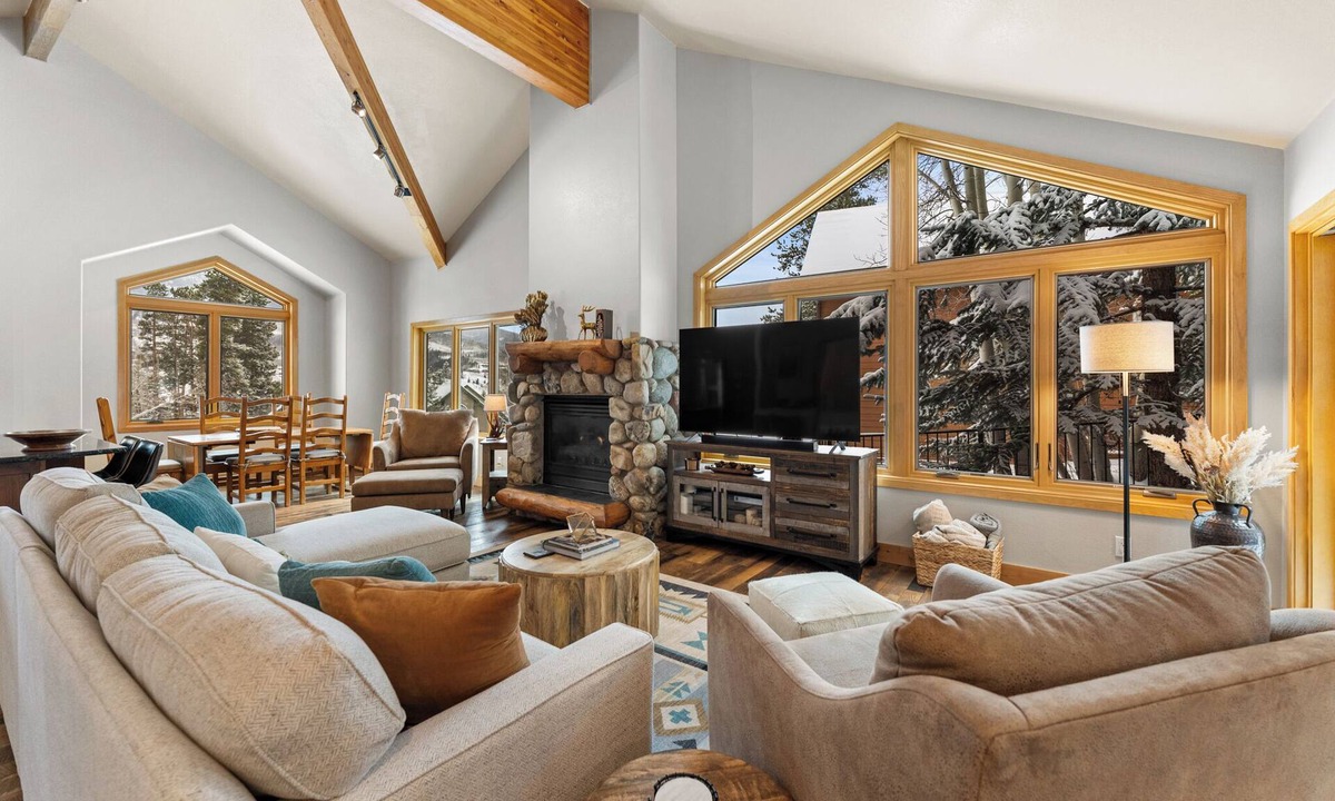 Three Peaks House | Private Wooded Setting with Open-Concept Layout and Updated Kitchen
