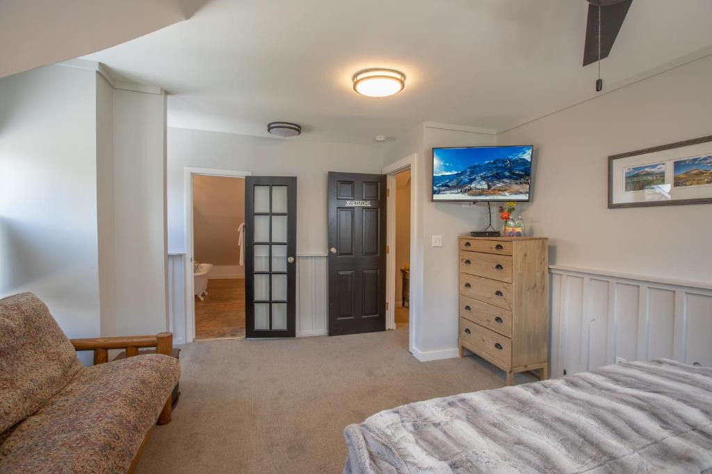 Crested Butte Bed & Breakfast | Purple Mountain Bed & Breakfast & Spa