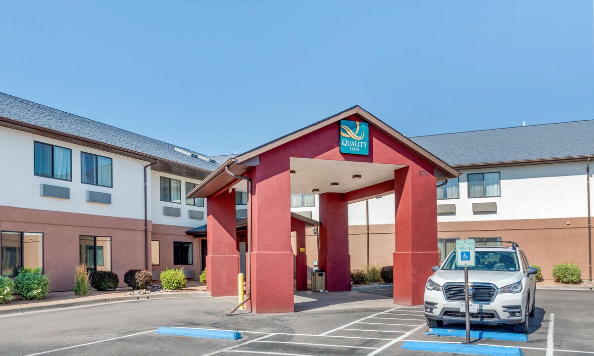 Pueblo Hotel | Quality Inn
