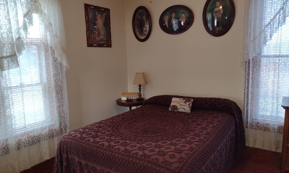 Trinidad House | Quiet FULL-SIZE bed close to town 420 friendly