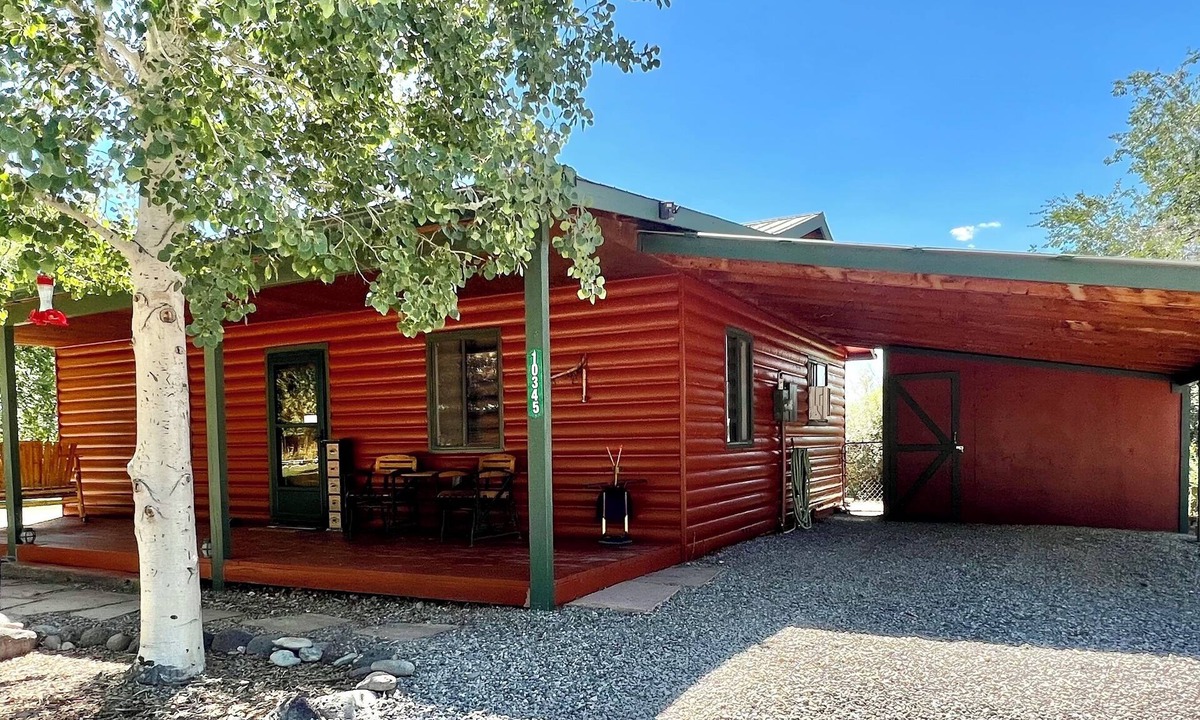 Lazear House | Ranch House on a private 70 acre ranch