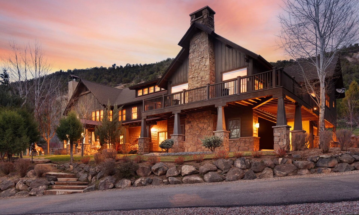 Cerise Ranch House | Rare, Art-Filled Luxe Mountain Getaway Near Aspen and Snowmass