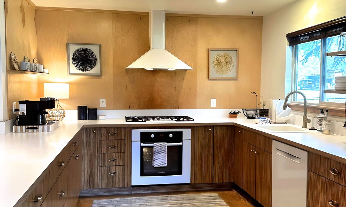 Redlands House | Redlands Oasis: Hot Tub, Pool Table, Near Biking, Hiking, Colorado River Bliss!