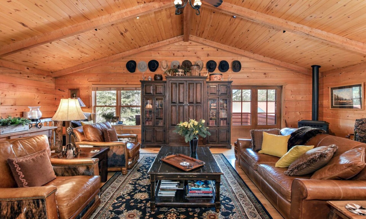 Carbondale House | Relaxing, spacious Rocky Mountain log retreat- convenient Roaring Fork location!