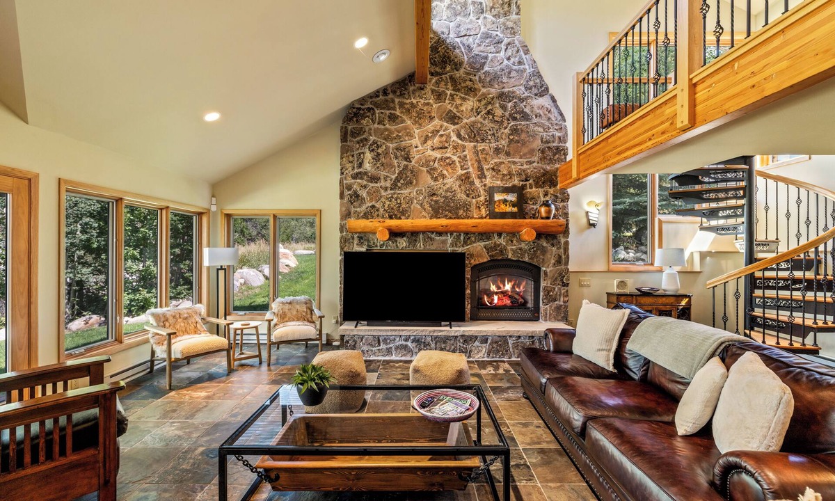 Fairway Meadows House | Retreat to the Rockies at Fairway Lodge~Sleeps 15!