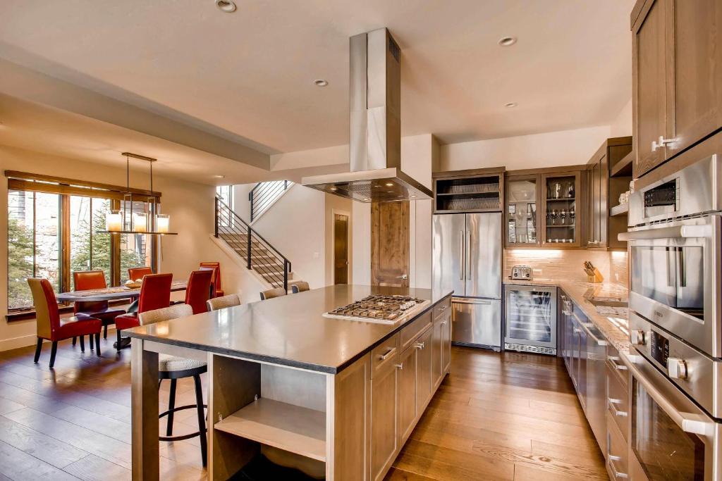 Fairmount On The River House | River Song at The Shores