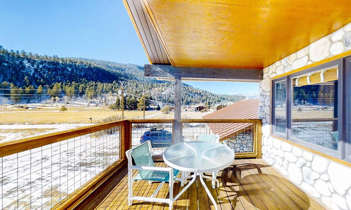 Rio Vista Estates Cabin | River view retreat with mountain views - hot tub, balcony, wood stove & W/D