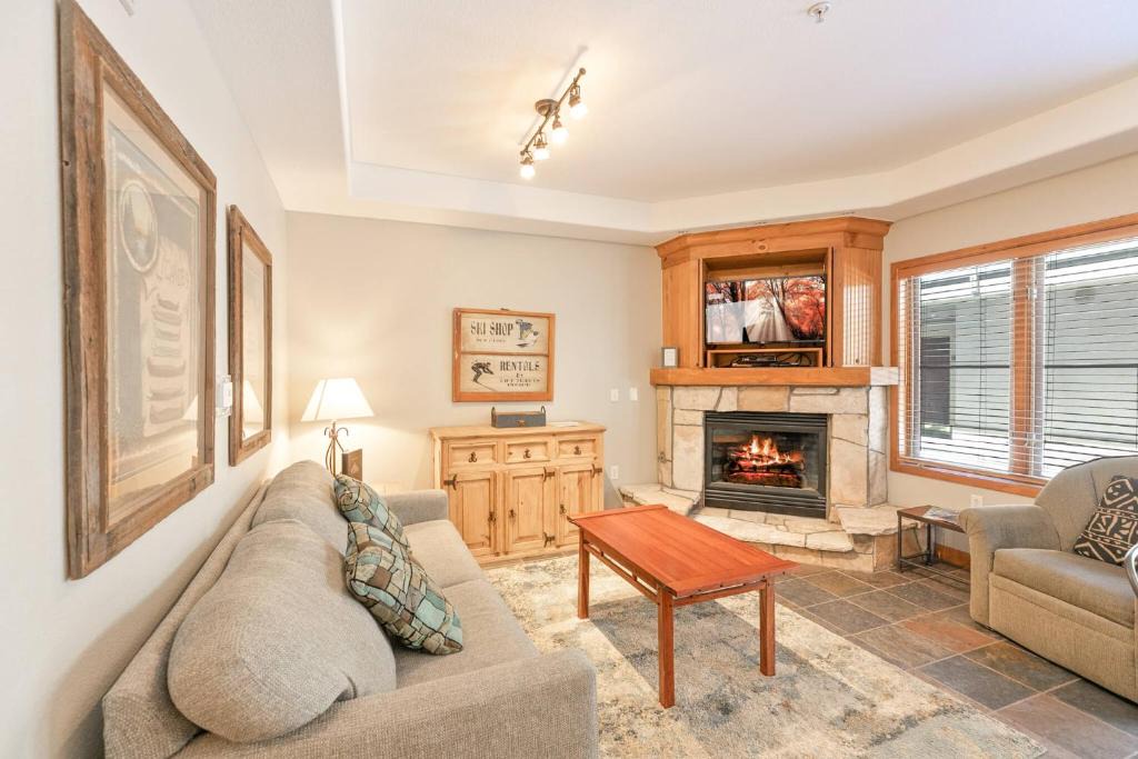 Four O'Clock House | Riverbend Centennial Run Condo Ski In Ski Out