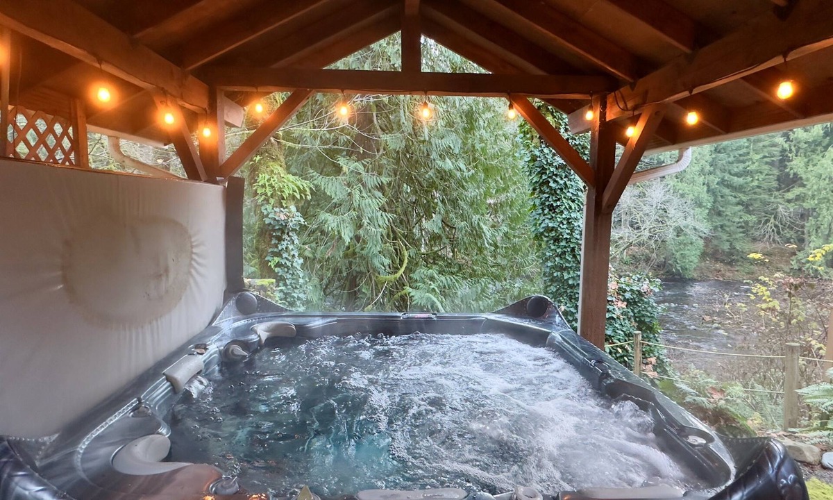Brightwood Cabin | Riverfront ADA Sleeps 22 Sauna 4 Ensuites