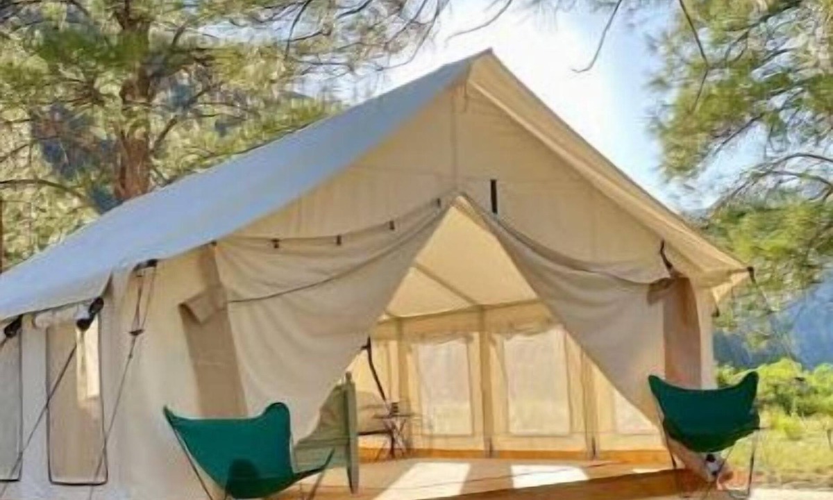 Shoup RV Rental | Riverfront Deluxe Glamping, Breakfast Included, Sleeps 4-5