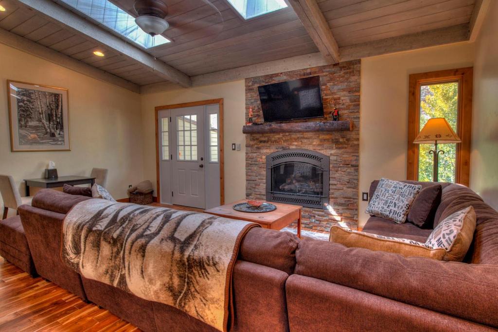 Intermountain House | Robins Nest