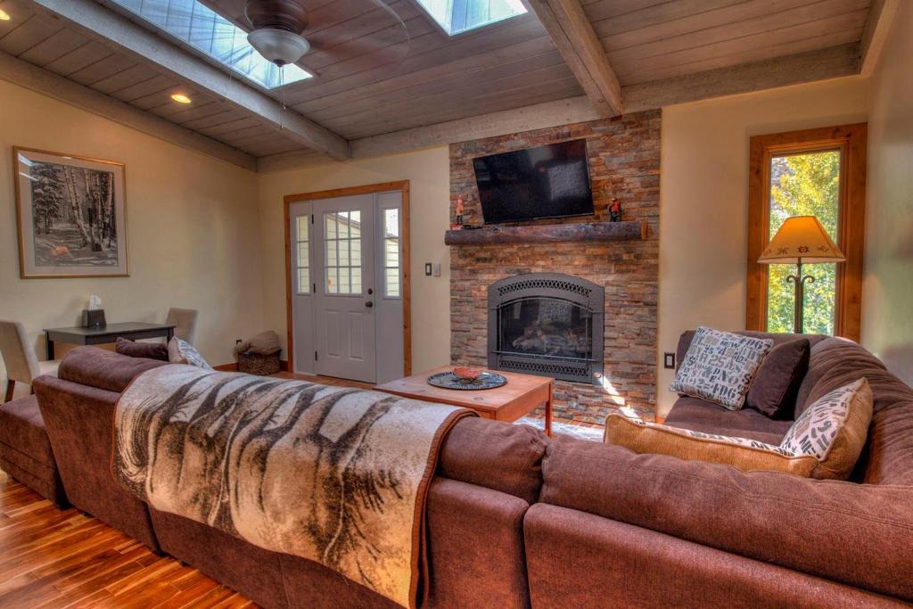 Intermountain House | Robins Nest