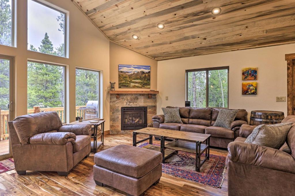 Alma House | Rocky Mountain Alma Cabin with Deck and Hot Tub!