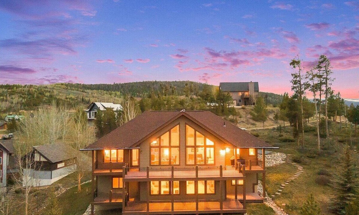 Innsbruck Val Moritz Cabin | Rocky Mtn Natl Park views, close skiing & Hot Tub!