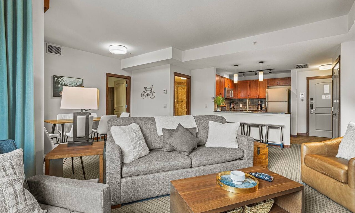 Canmore Apartment | Romantic Mountain Escape – Outdoor Hot Tubs & Private Balcony!