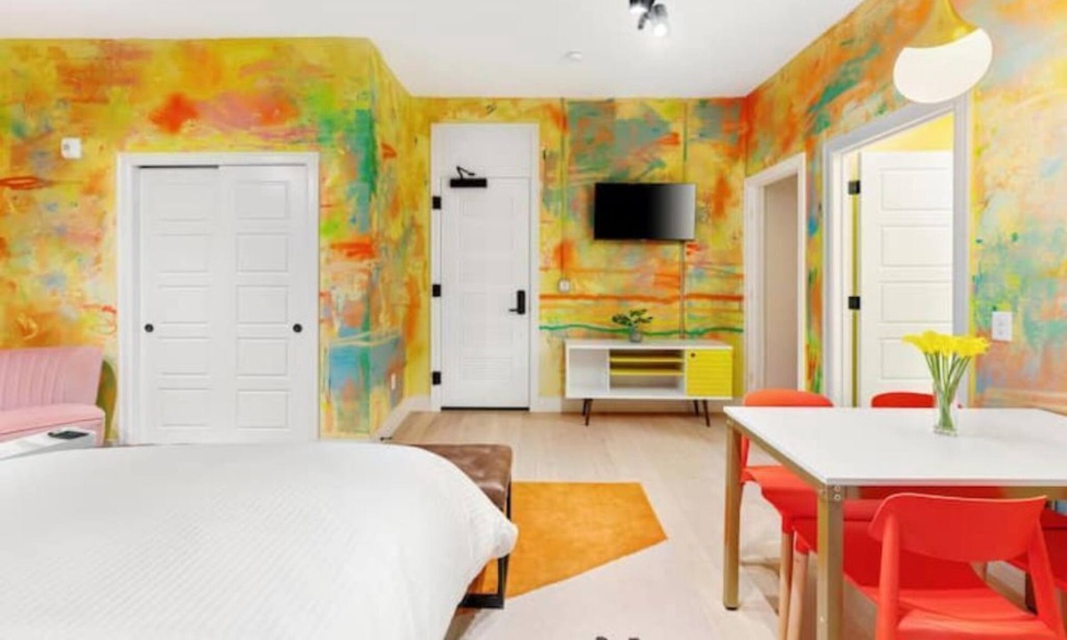 Golden Triangle Apartment | Romelle Art Suite 102