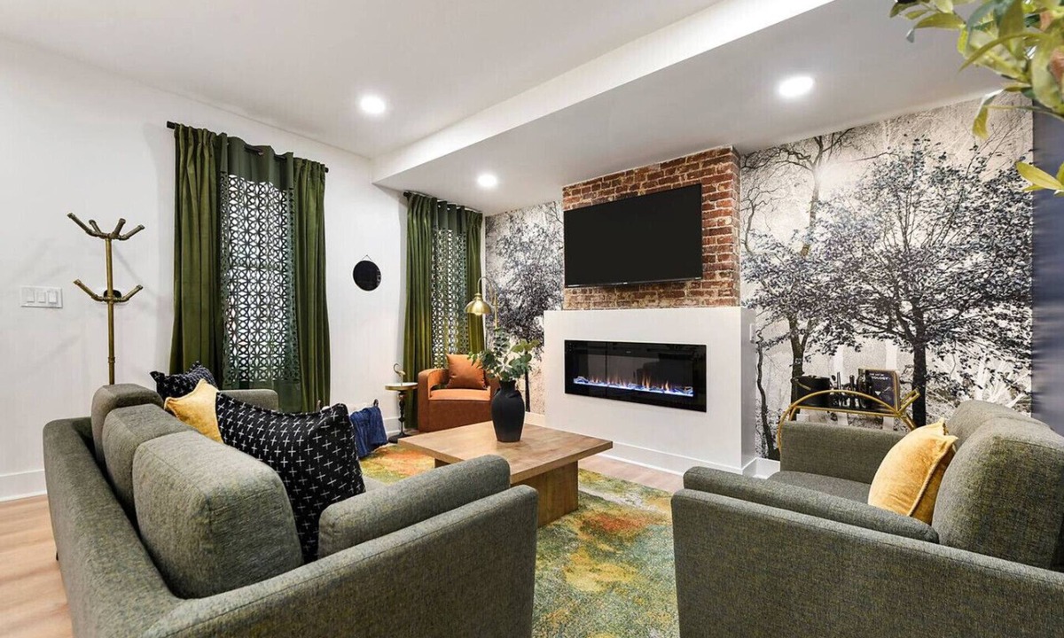 East Allegheny House | Rooftop Deck | 3 King Suites | Soaker Tub