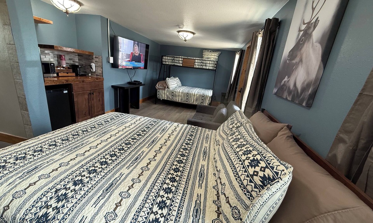 Walden Hotel | Room 9 - Caribou Crossing Motel