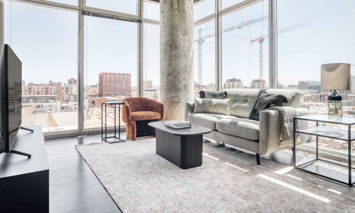 Golden Triangle Apartment | Roomy Golden Triangle 2BR w/ Gym & Pool nr Art Museum, by Blueground