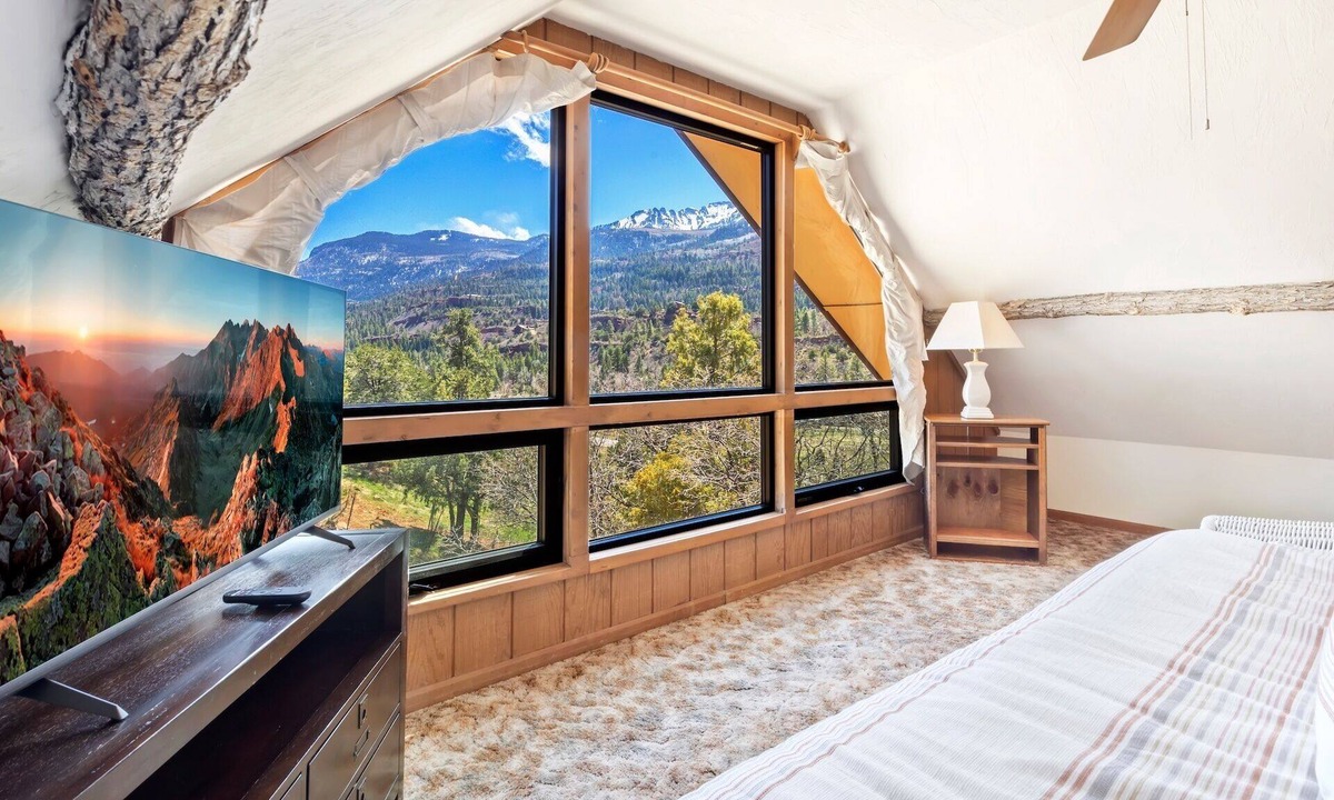 Ridgway House | Rustic Cabin - Great Views - 4 miles from Downtown Ouray STR2024-076