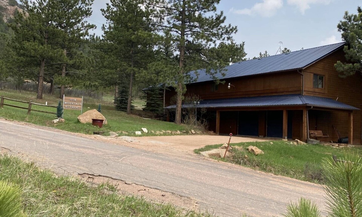 Woodland Park House | Rustic retreat -So much fun - log playground, hot tub, concrete game court