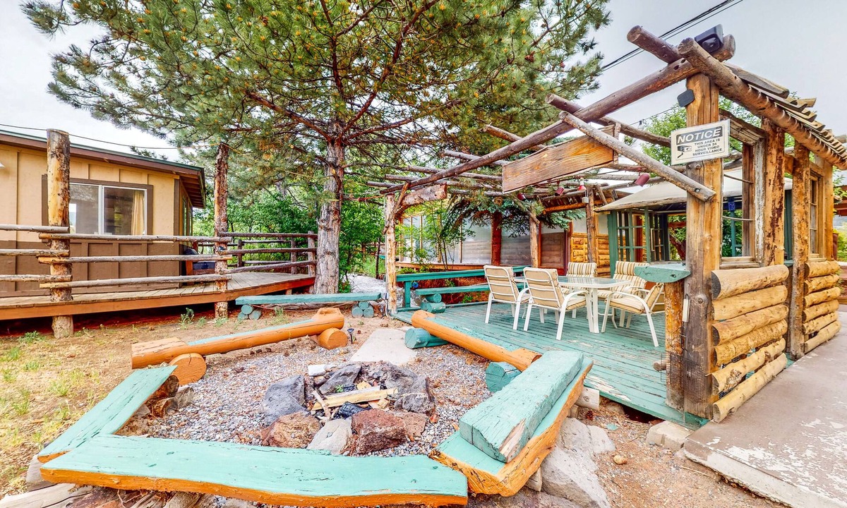 Cedaredge Cabin | Rustic retreat with stellar shared amenities
