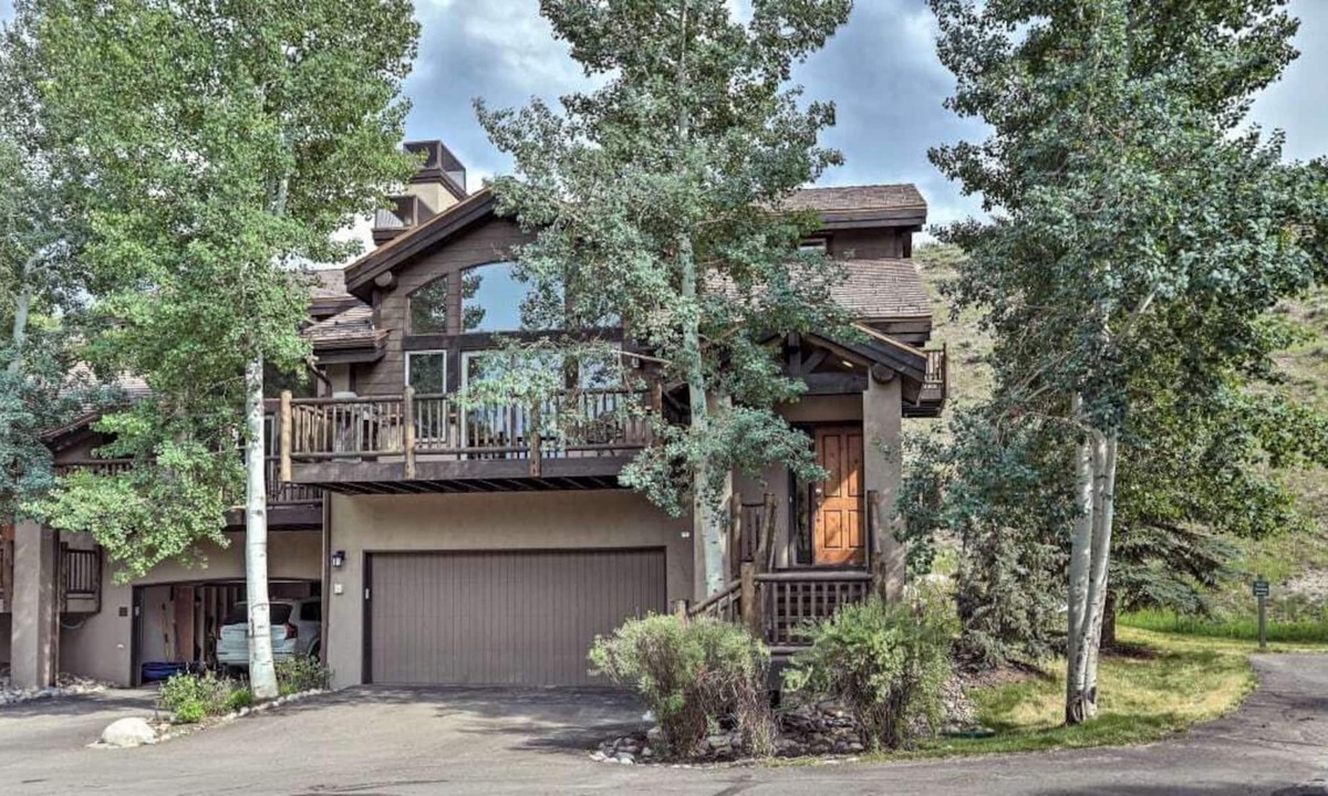 Edwards House | SALE~Avail-SEP 5-10-APRES~Base/Arrowhead~4BRM~5 min to BC