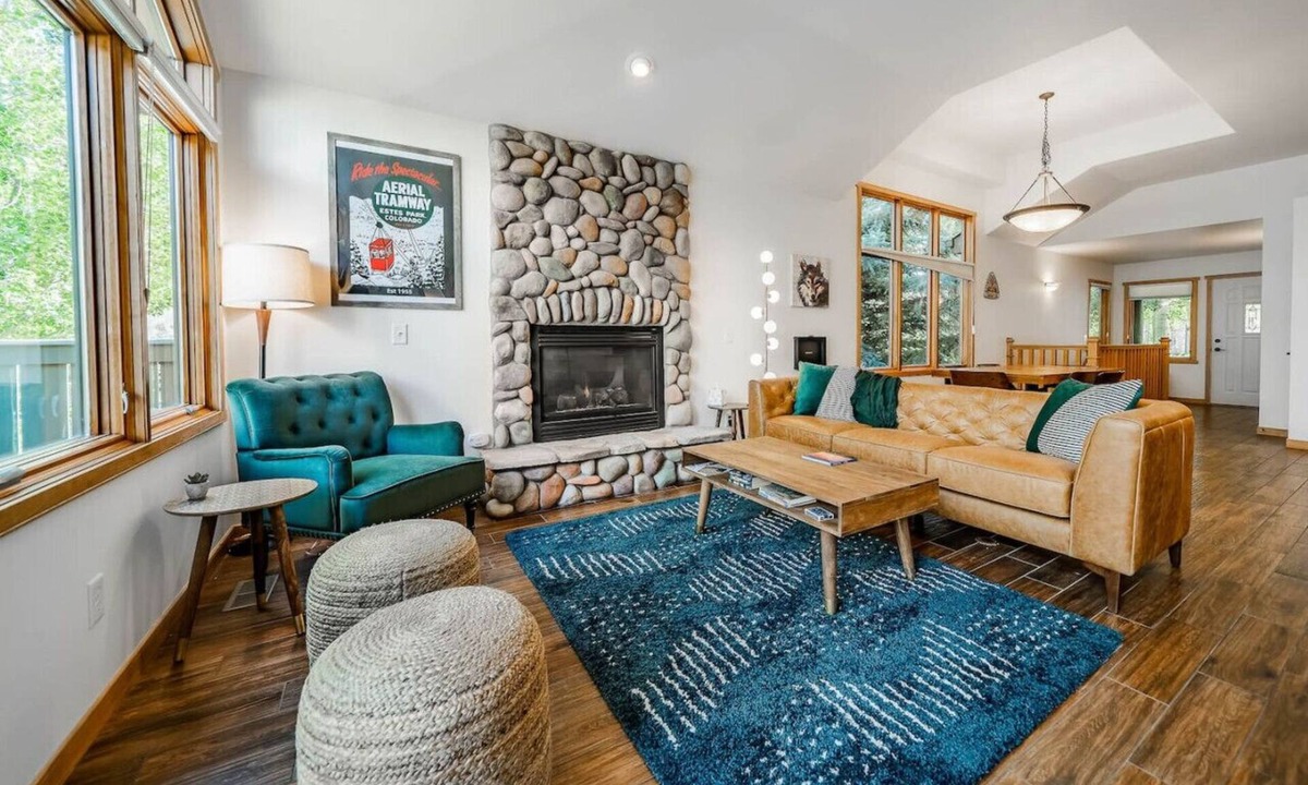 Estes Park House | SALE! Hot tub, fireplace, king bed, A+ location!