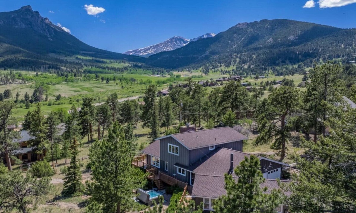 Carriage Hills House | SALE! Hot tub, views, huge home near National Park