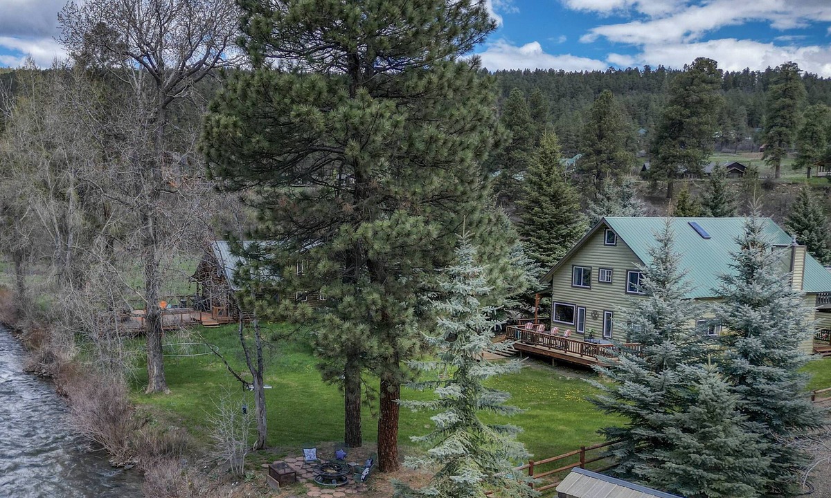 San Juan River Village House | San Juan River House: Riverfront Fire Pit, Gas Stove, Near Skiing, Hot Springs, & Hiking Adventures!
