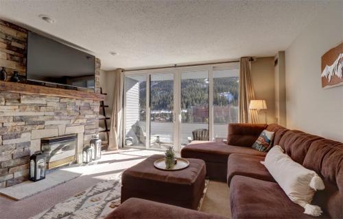 Copper Mountain Village Apartment | SB204 Snowbridge 2Br 2Ba condo
