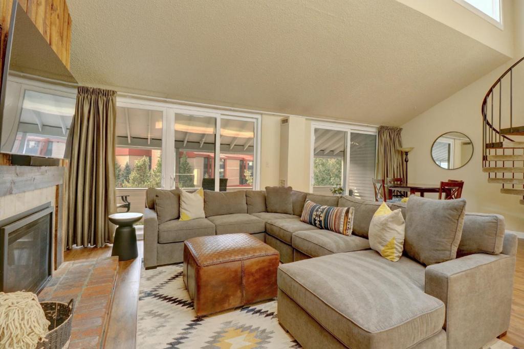 Copper Mountain Village Apartment | SB206 Snowbridge 2Br 2Ba condo