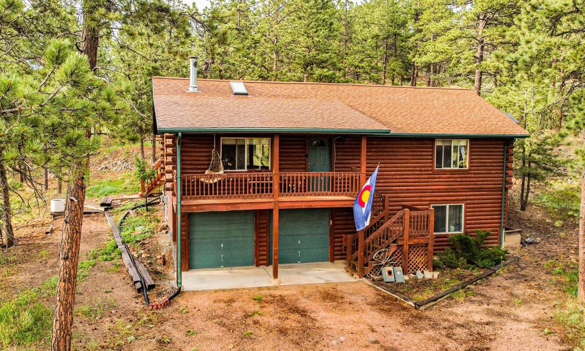 Florissant Cabin | Secluded and Cozy Log Cabin/w Hot Tub + Fire Pit