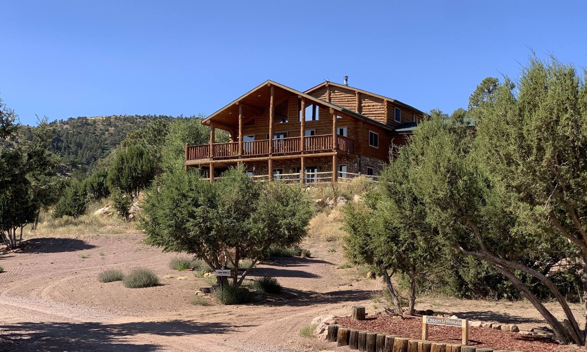 Canon City Cabin | Secluded Cabin Retreat For The Whole Family Near Royal Gorge and Local Amenities