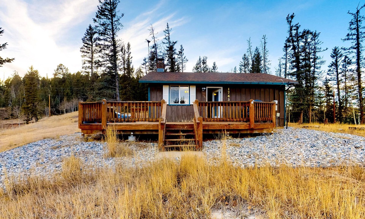 Spring Valley House | Secluded retreat w/wood stove, free WiFi, mountain & valley views, washer/dryer