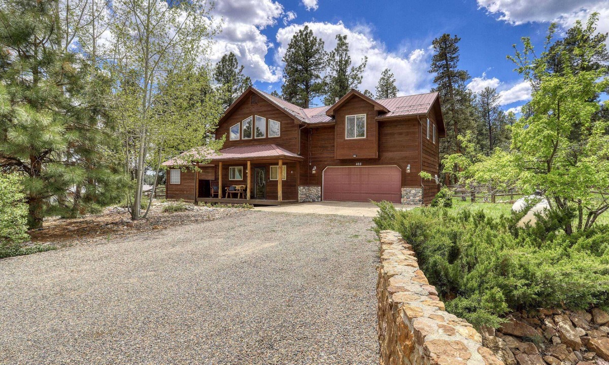 Pagosa Highlands House | See Fall's Changing Colors! Forest View House: Cozy Cabin with Huge Deck, Mountain Views!