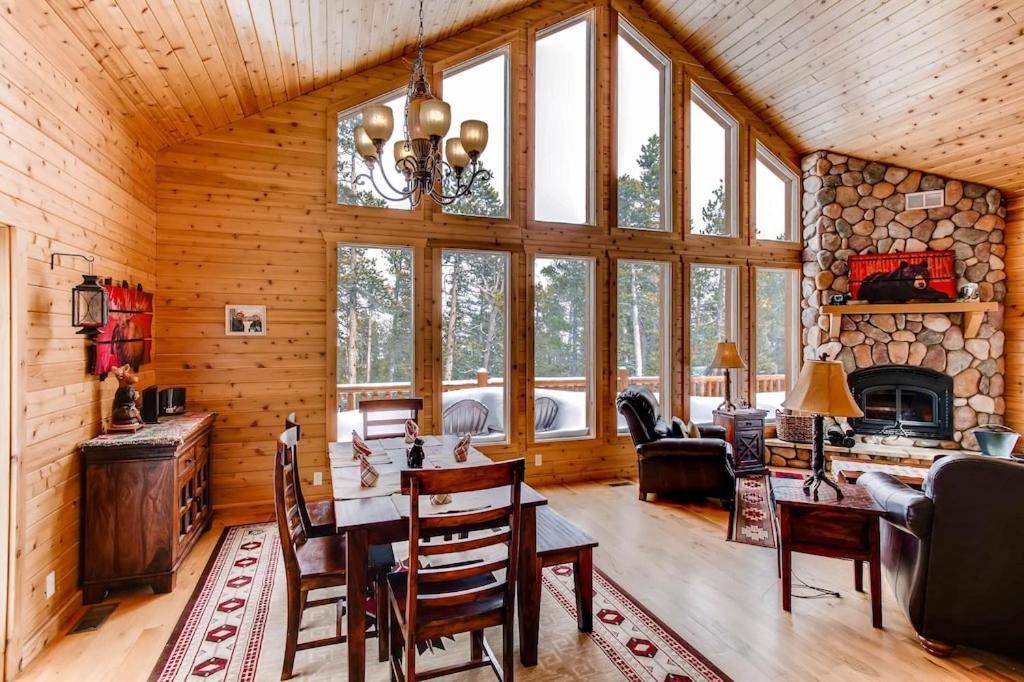 Valley of the Sun House | Serene Mountain Cabin Nestled Amongst the Pines - Alpenhaus