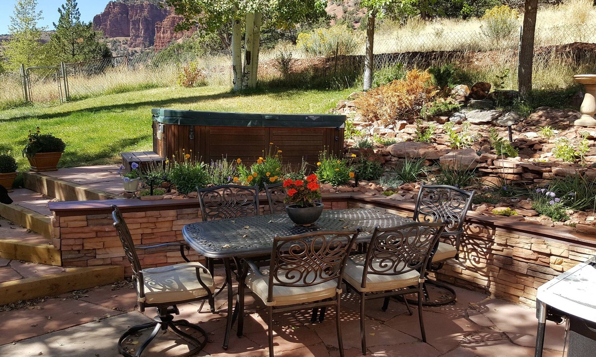 Basalt House | Seven Castles Beauty - You'll love this gorgeous pet-friendly property!