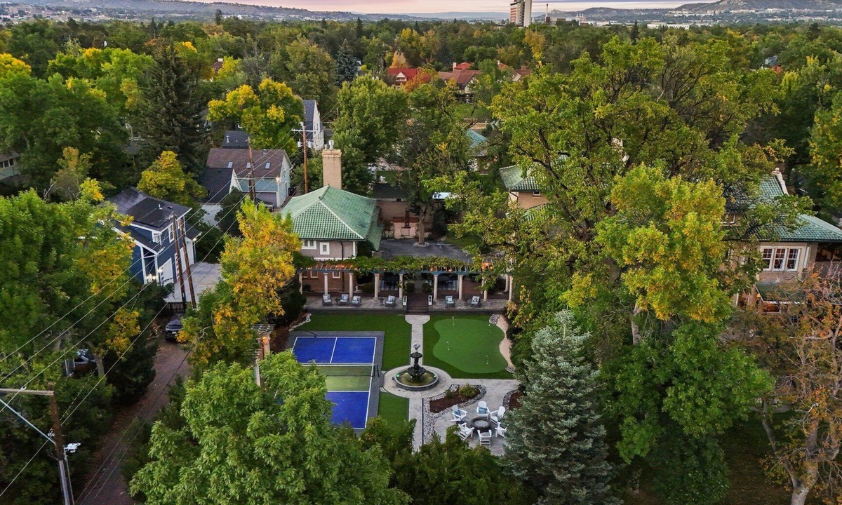 Old North End Cottage | Sharp Mansion Carriage Guest House: Old North End Homestead