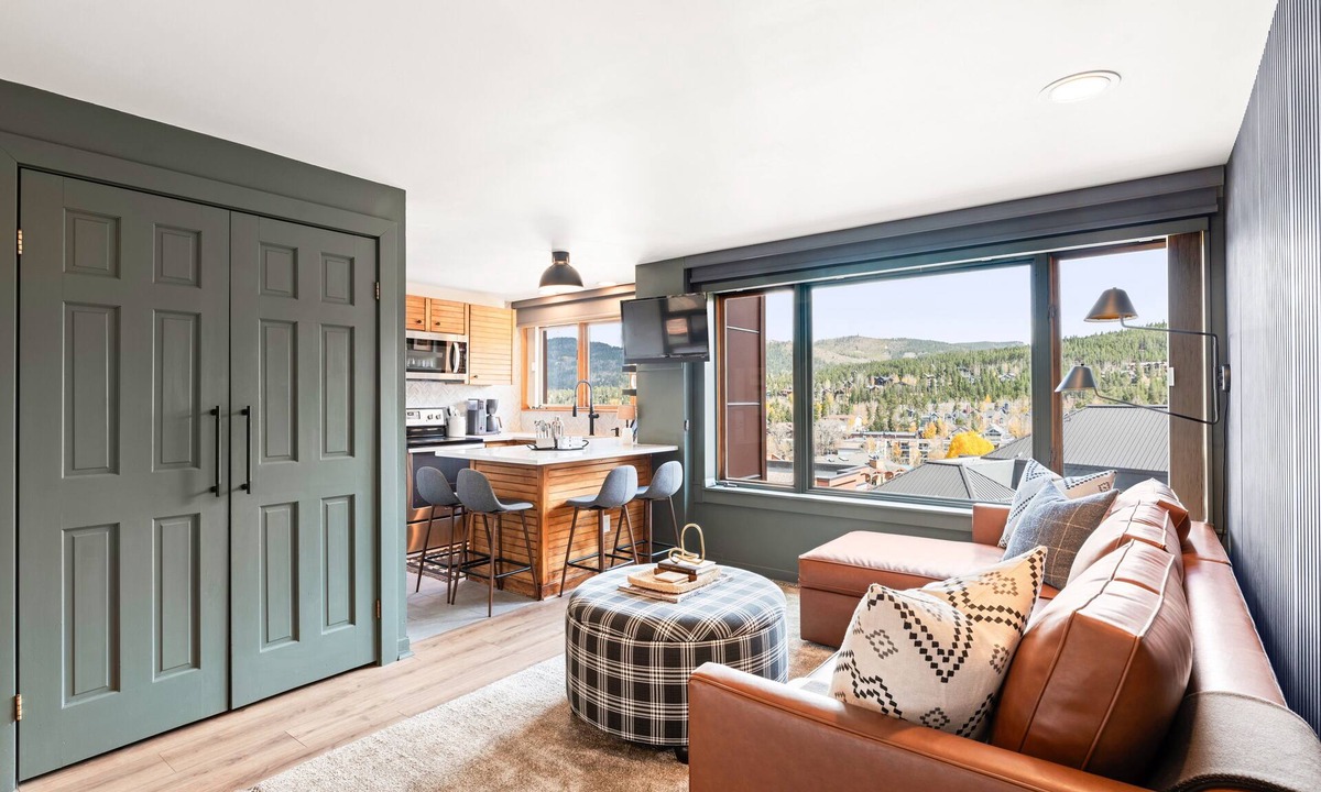 Peak 9 Condo | Ski in/Out Central Condo Hot Tubs and Amenities