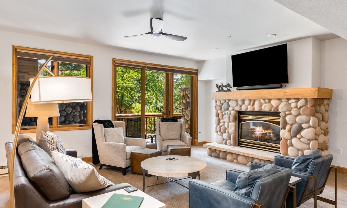 Steamboat Springs Condo | Ski-in/out condo with W/D, gas fireplace, pool, hot tub, & free WiFi